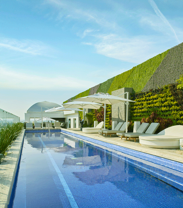 Animated GIF of a pool and skyline from The Westin Monterrey Valle.